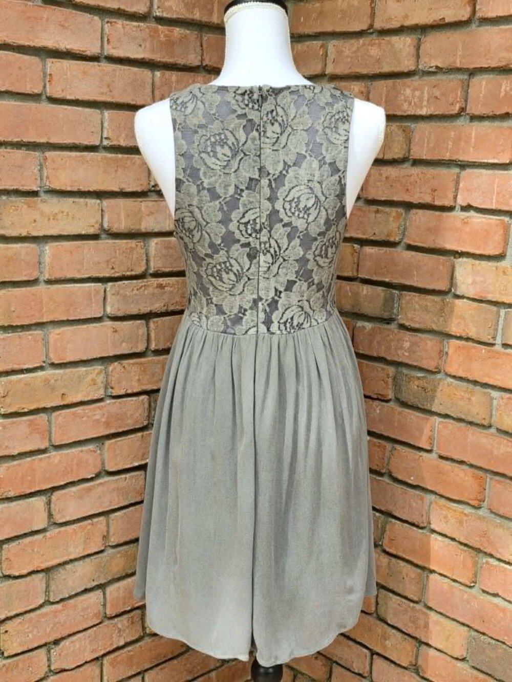 Altar’d State Gray Lace Fit & Flare Dress, Romantic Sleeveless Midi, Size M, EUC - Picture 6 of 12